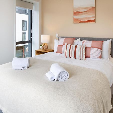 Modern City Lifestyle: 2 Bedroom 1 Bath Κράισττσερτς Εξωτερικό φωτογραφία
