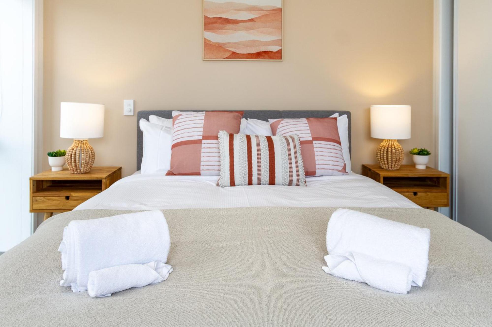 Modern City Lifestyle: 2 Bedroom 1 Bath Κράισττσερτς Εξωτερικό φωτογραφία
