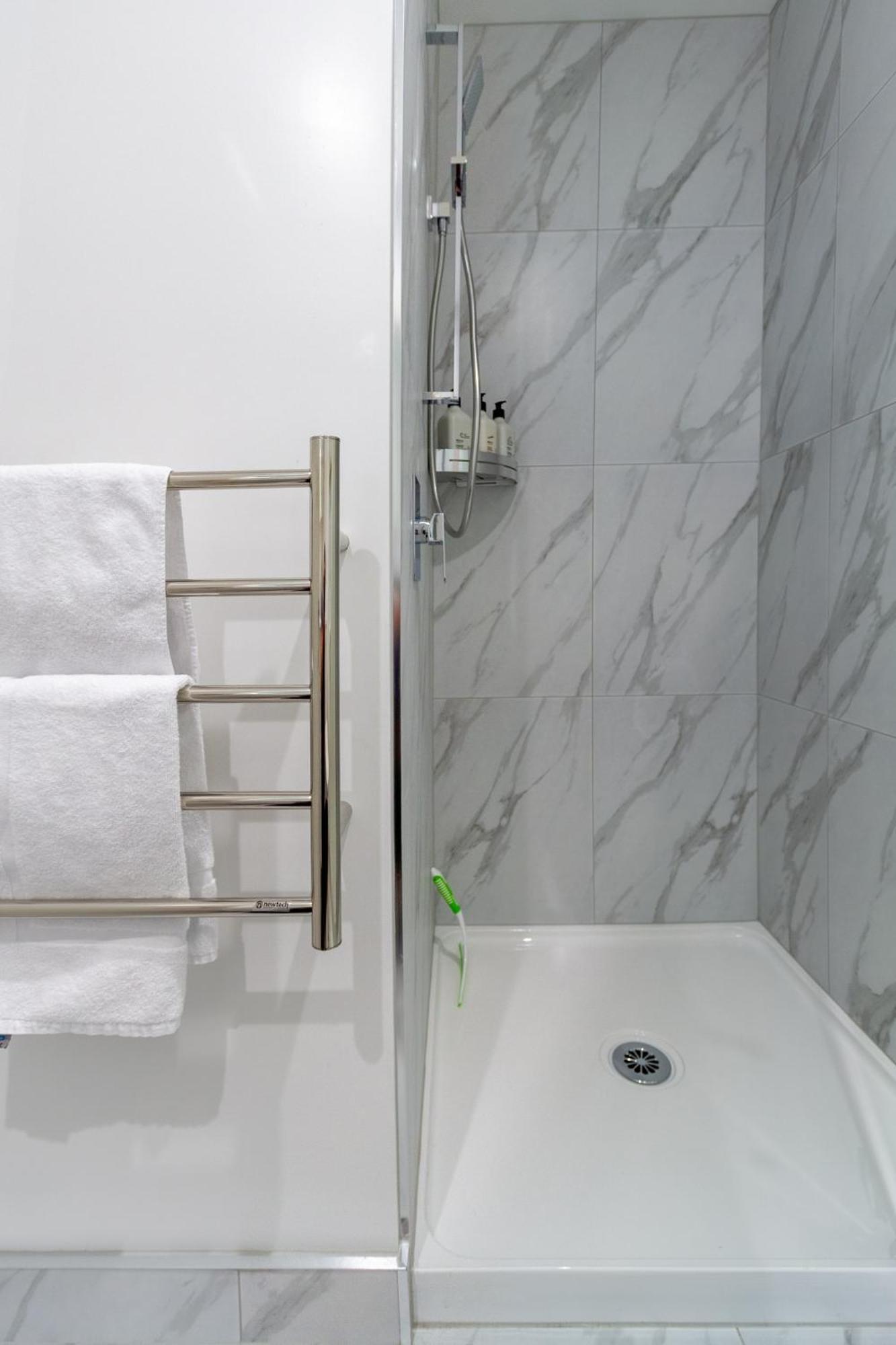 Modern City Lifestyle: 2 Bedroom 1 Bath Κράισττσερτς Εξωτερικό φωτογραφία