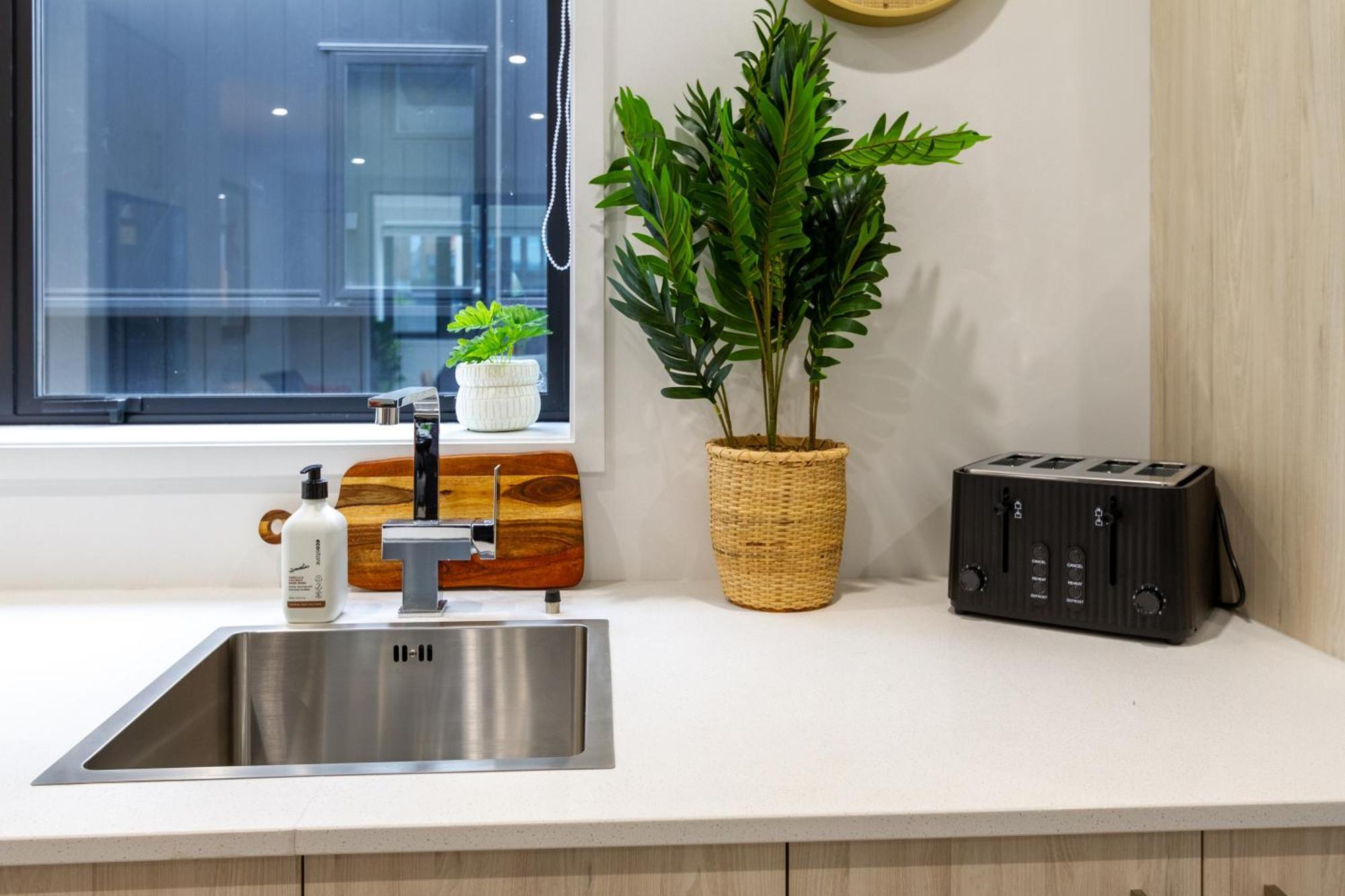 Modern City Lifestyle: 2 Bedroom 1 Bath Κράισττσερτς Εξωτερικό φωτογραφία